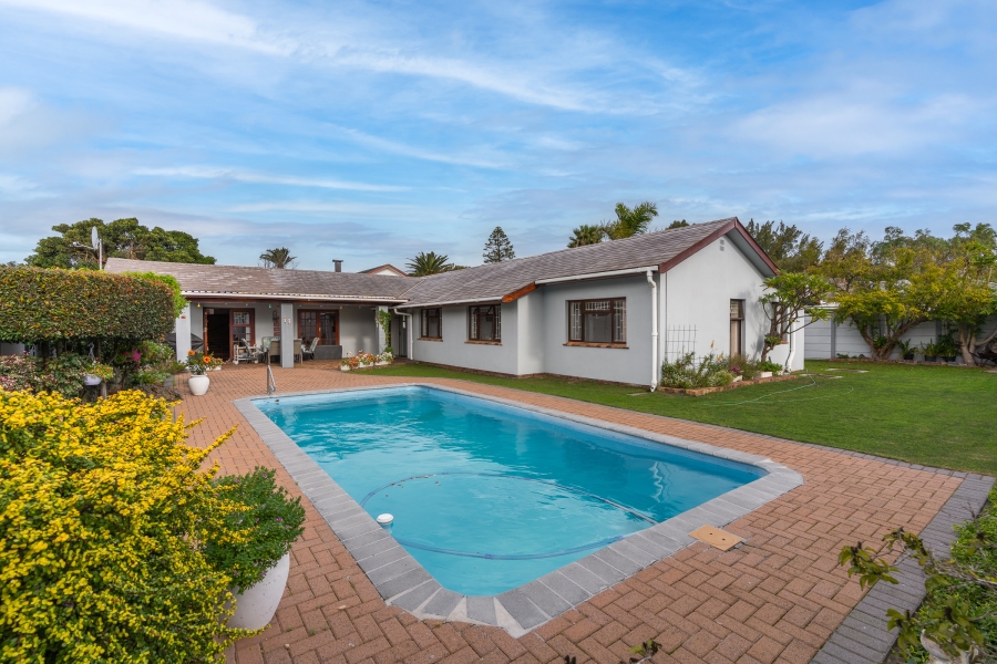 4 Bedroom Property for Sale in Edgemead Western Cape
